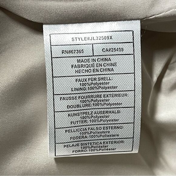 Betsey Johnson Beige Faux Fur Cropped Jacket Size Medium - Picture 13 of 15